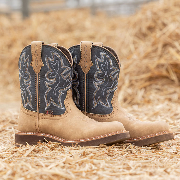 Women’s Kay 8” Western in blue and brown posed in tan hay.