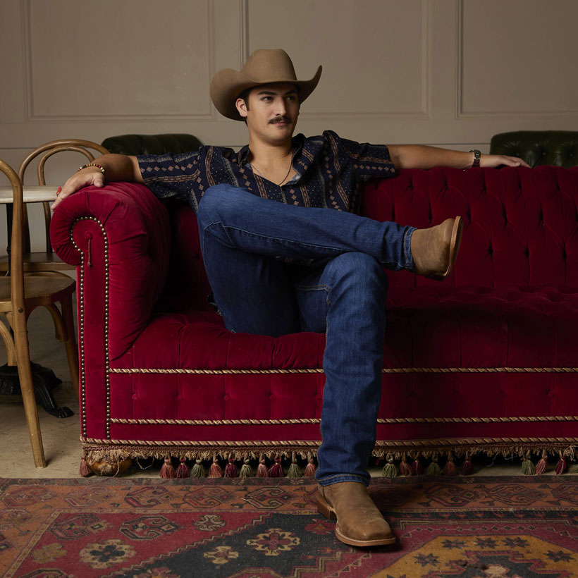 A man wearing the Jackpot 11" Western Boot in brown.